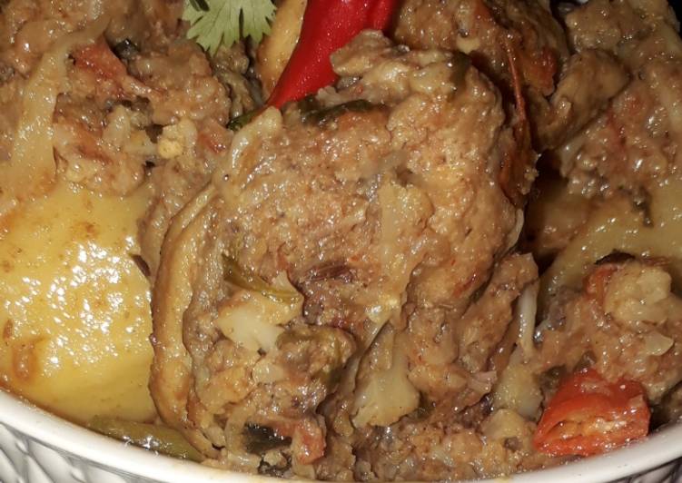 Recipe of Perfect Aalu gobhi with chicken 😋