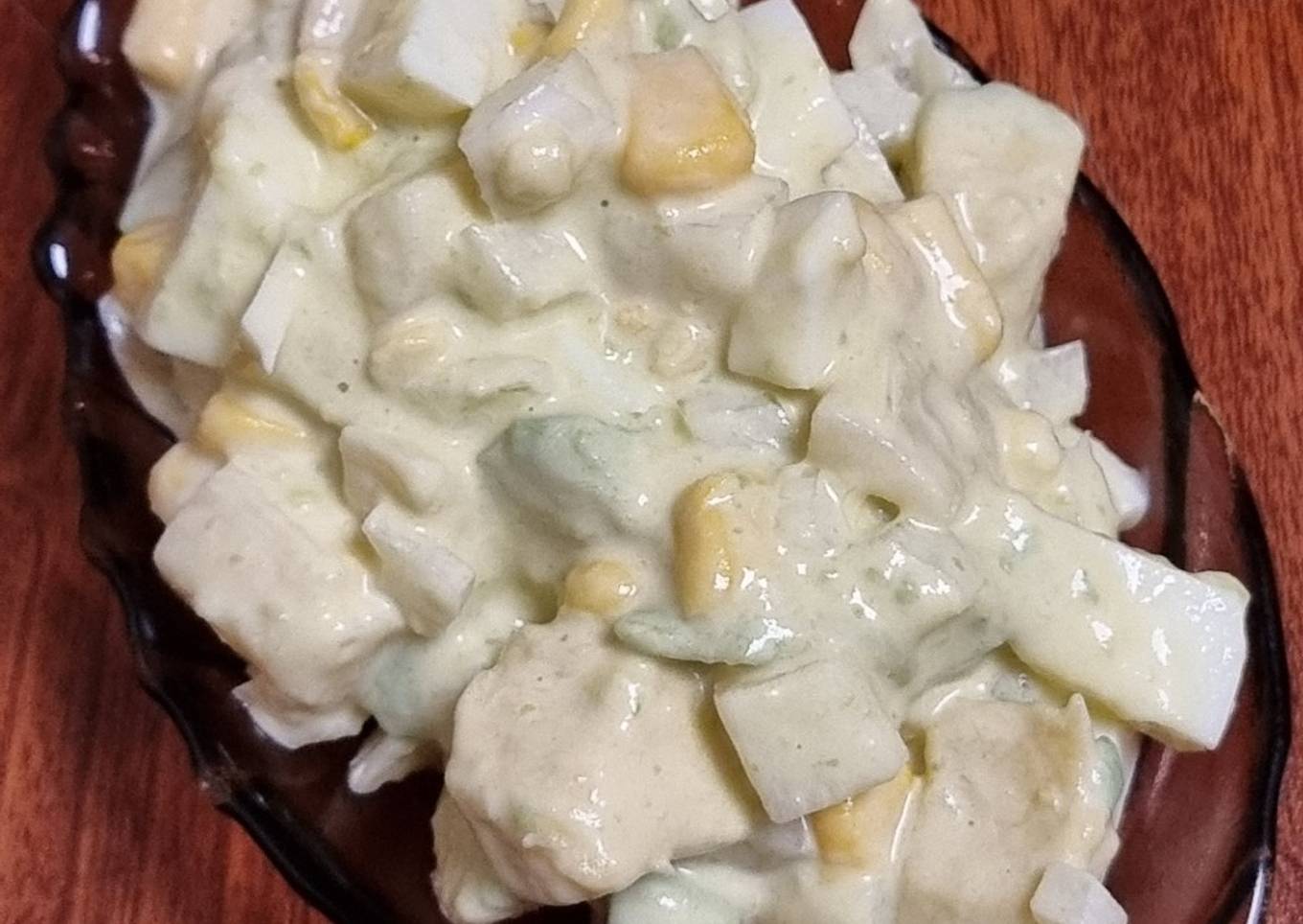 Ensaladilla de aguacates y huevo duro