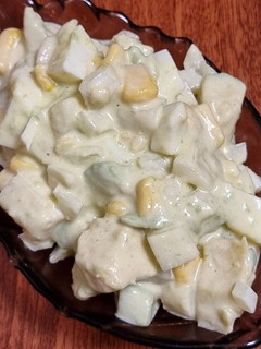 Una foto de Ensaladilla de aguacates y huevo duro
