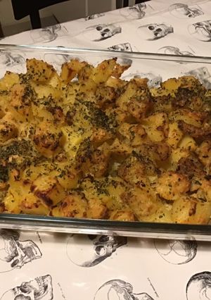 Une photo de Pommes de terre gratinées au pecorino,ail et persil