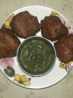 फलहरी बोंदा वाडा (Falahari bonda vada recipe in hindi) रेसिपी मुख्य फोटो