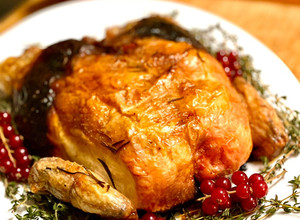 Foto principal de Pollo relleno con castañas, ciruelas y piñones