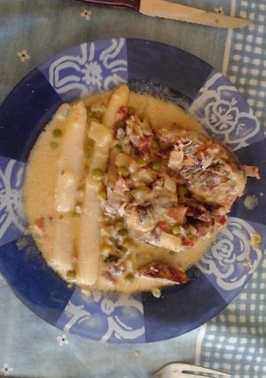 Una foto de Rodajas de bonito con nata y jamón