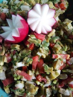 Una foto de Ensalada de nopales 'pico de gallo'