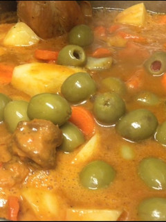 Una foto de Pollo guisado a mí estilo