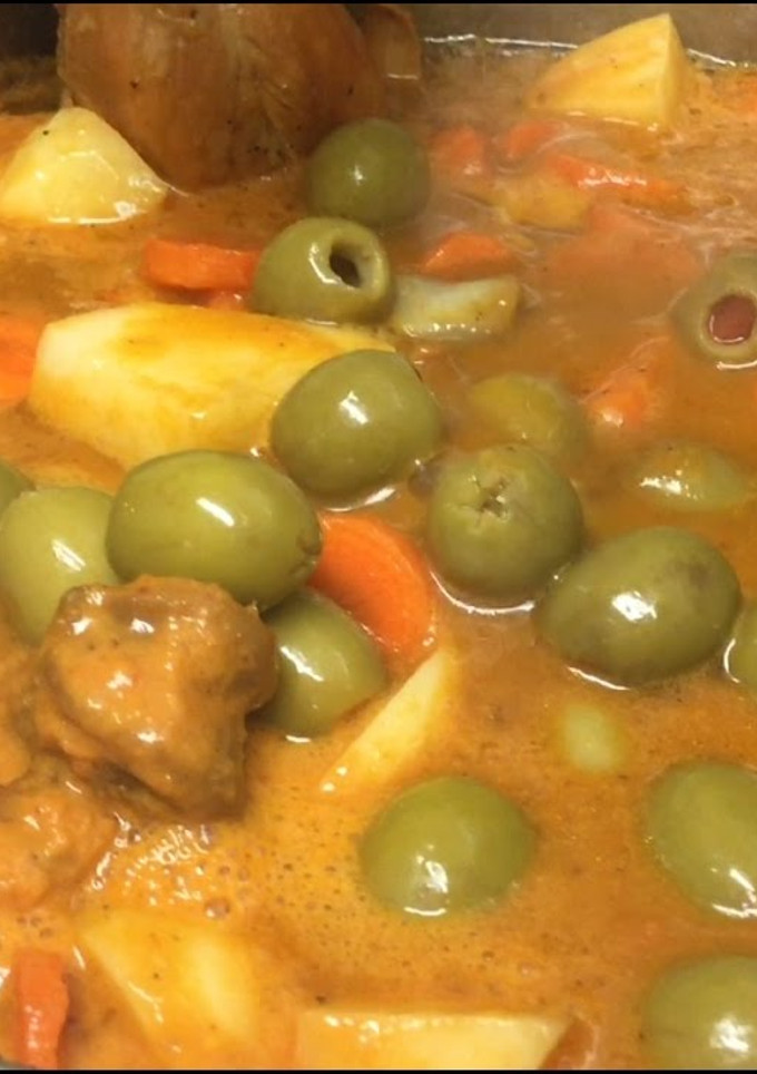 Una foto de Pollo guisado a mí estilo