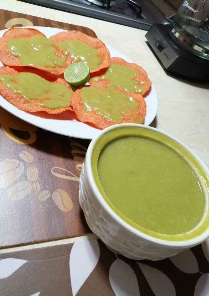 Una foto de Salsa verde cremosa picosita a mi estilo