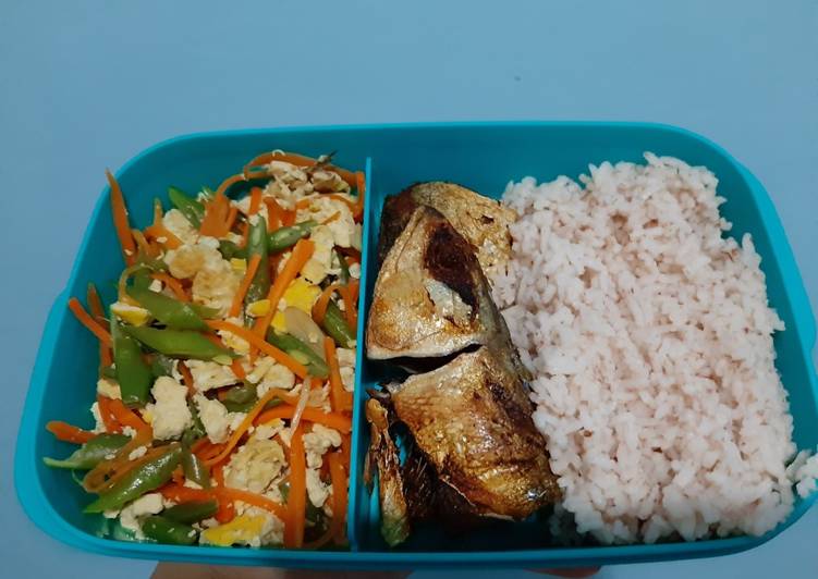 Bento tumis sayur n Ikan kembung