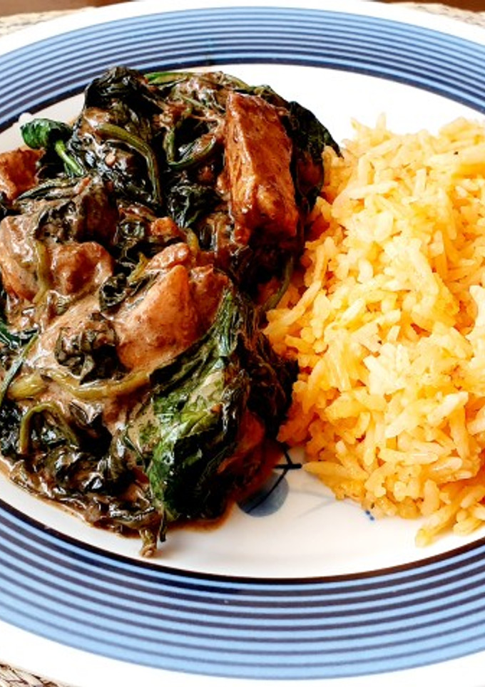 Una foto de Pollo cremoso con espinacas