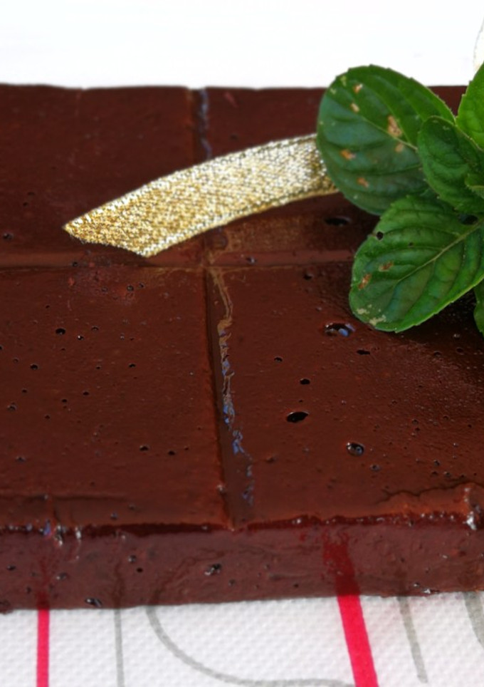 Una foto de Turrón casero de cacao puro con cacahuetes - veggie