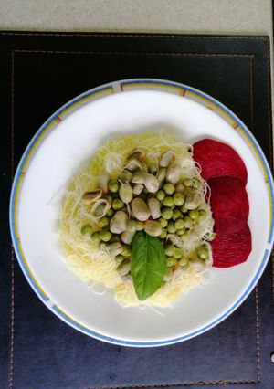 Una foto de Fideos de arroz con vegetales