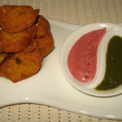 A picture of Kukuri dal tukri #5ing (farsan served with tea).