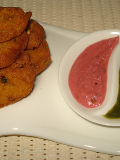 A picture of Kukuri dal tukri #5ing (farsan served with tea).