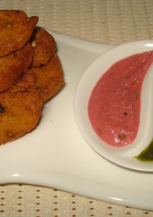 A picture of Kukuri dal tukri #5ing (farsan served with tea).