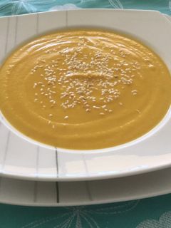 Una foto de Crema de zapallo con maní