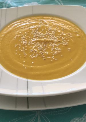 Una foto de Crema de zapallo con maní