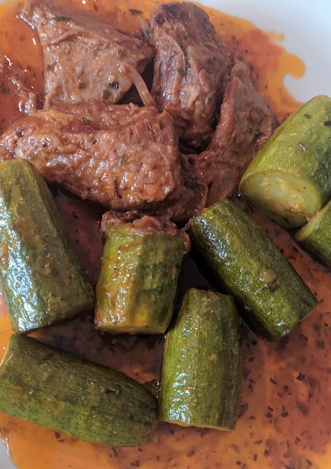 Φωτογραφία της συνταγής Μοσχάρι με κολοκυθάκια στη χύτρα (λουκουμάκι)
