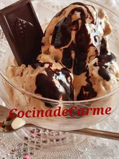 Una foto de Helado de plátano y galletas con chocolate