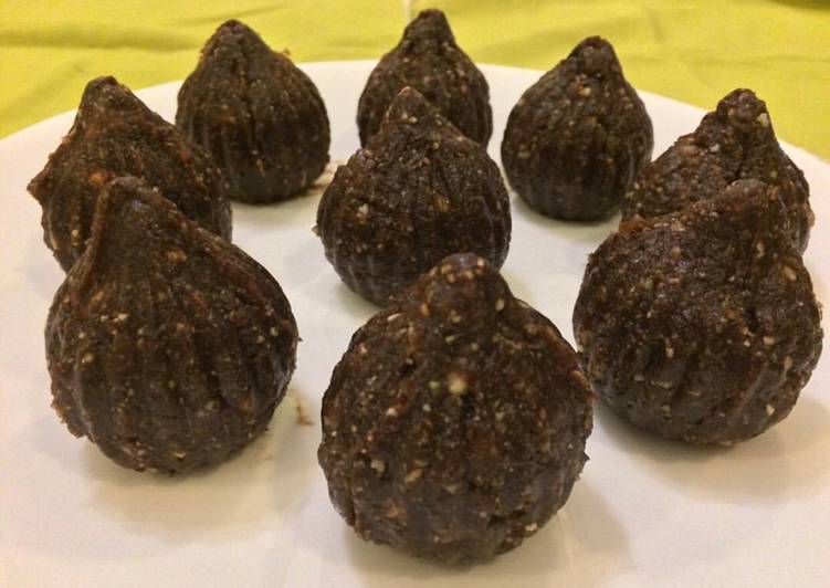 Step-by-Step Guide to Prepare Quick Dates and dark chocolate ganache modaks