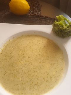 صورة لوصفة شوربة البروكلي بالكريمة والجبن