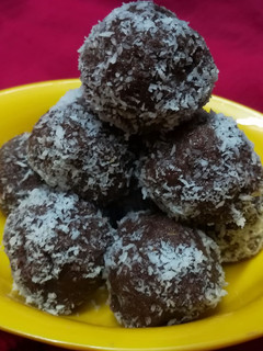 A picture of Chocolate coconut ladoo.