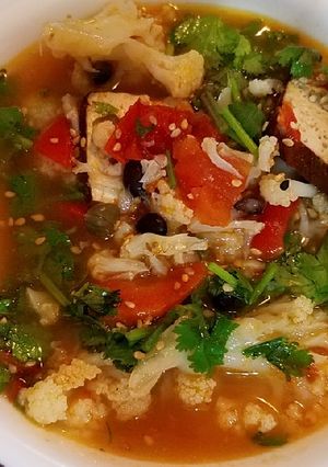 A picture of Cauliflower and braised tofu soup *Instant Pot Max* #mommasrecipes 花菜豆干汤.