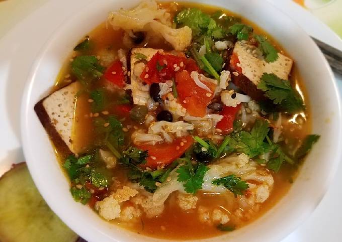 Cauliflower and braised tofu soup <em>Instant Pot Max</em> #mommasrecipes 花菜豆干汤