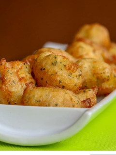 Una foto de Buñuelos de bacalao caseros