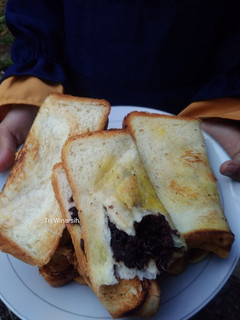 Foto resep Roti bakar ala kadarnya 😀