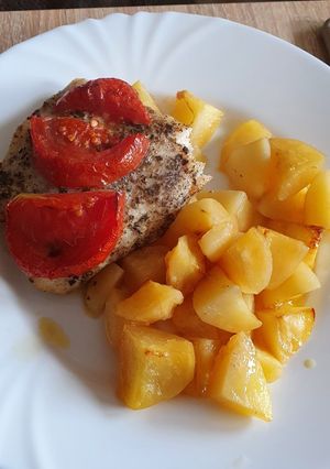 Fűszeres pangasius krumpliágyon🐟🥔 recept fotója