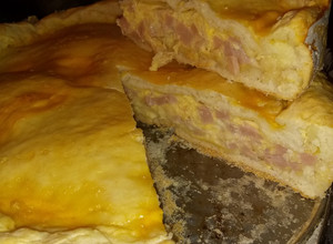Una foto de Tarta de jamón y queso en trocitos