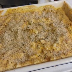 A picture of Mac & Cheese with a Twist.