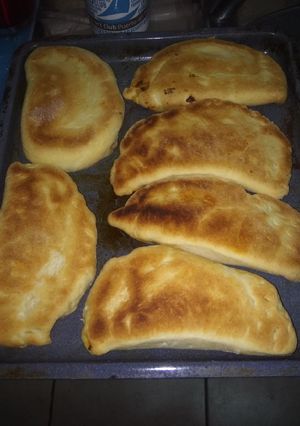 Una foto de Calzone de verduras y carne