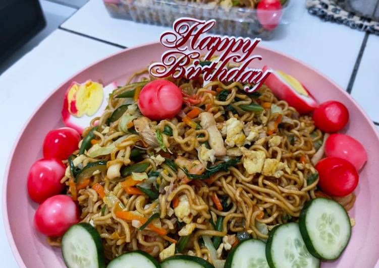 Mie Goreng Ulang Tahun.. (Mie Goreng Panjang Umur) enyakkk😋