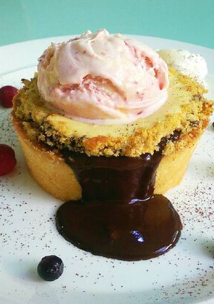 A picture of Exploding chocolate lava cheesecake cookie cup.
