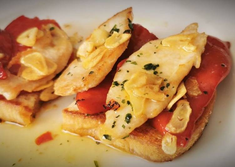 Pincho de Solomillo de Pavo con Ajos y Piquillos caramelizados