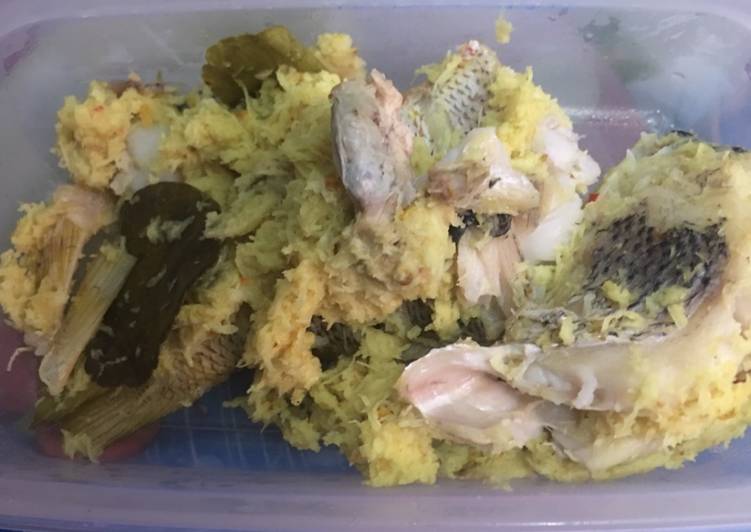 Cara Gampang Menyiapkan Botok ikan ekor kuning sederhana (dgn alumunium foil) ala anak kost yang Menggugah Selera
