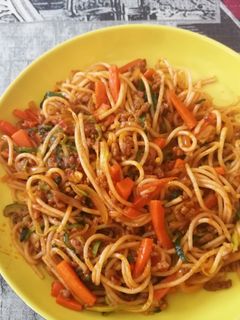 Una foto de Espagueti calabacín con pasta