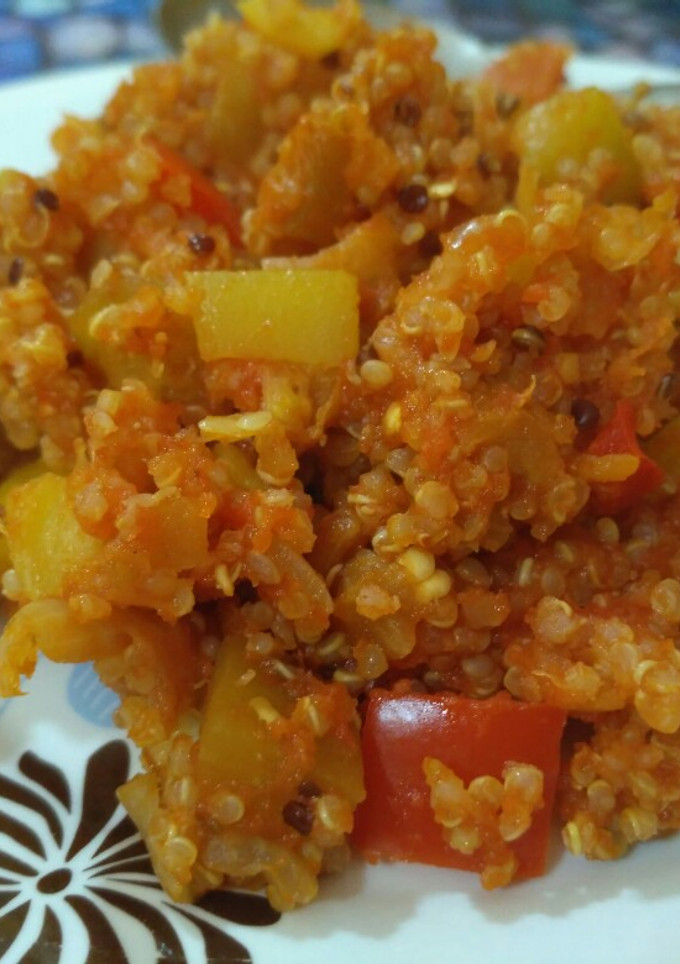 Una foto de Quinoa con verduras