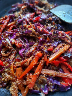 Una foto de Wok de vegetales con quinoa 😍