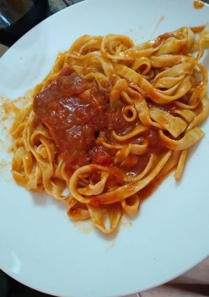 Una foto de Fideos caseros con estofado🤩