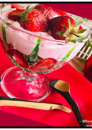 A picture of Whosayna’s Strawberry Creame.