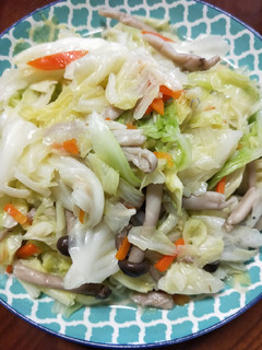 柳松菇炒高麗菜 的食譜成品照片