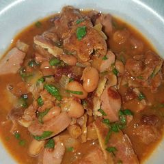 A picture of Frijoles Charros.