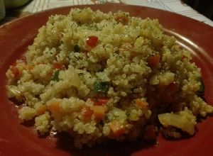Una foto de Quinoa con verduras
