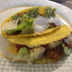A picture of Tuna tacos with homemade guacamole and salsa (easy recipe).