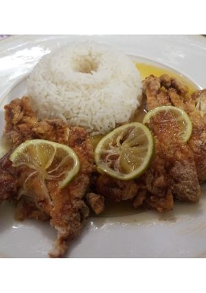 Una foto de Pollo Limón Kay🍋 (Chifa)