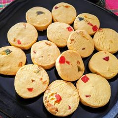 A picture of Tutti frutti cookies.
