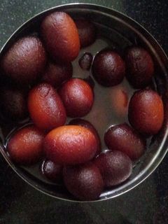 गुलाब जामुन (gulab jamun recipe in Hindi) रेसिपी मुख्य फोटो