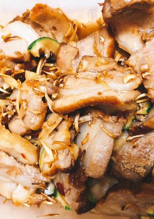 Hình của món Thịt lợn lắc sả ớt.